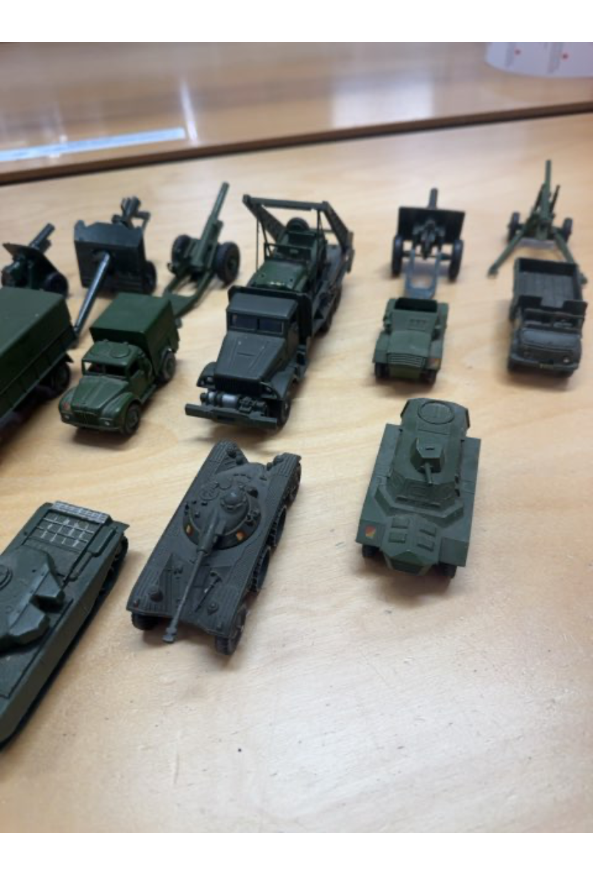 Dinky Toys - LOT af millitærkøretøjer